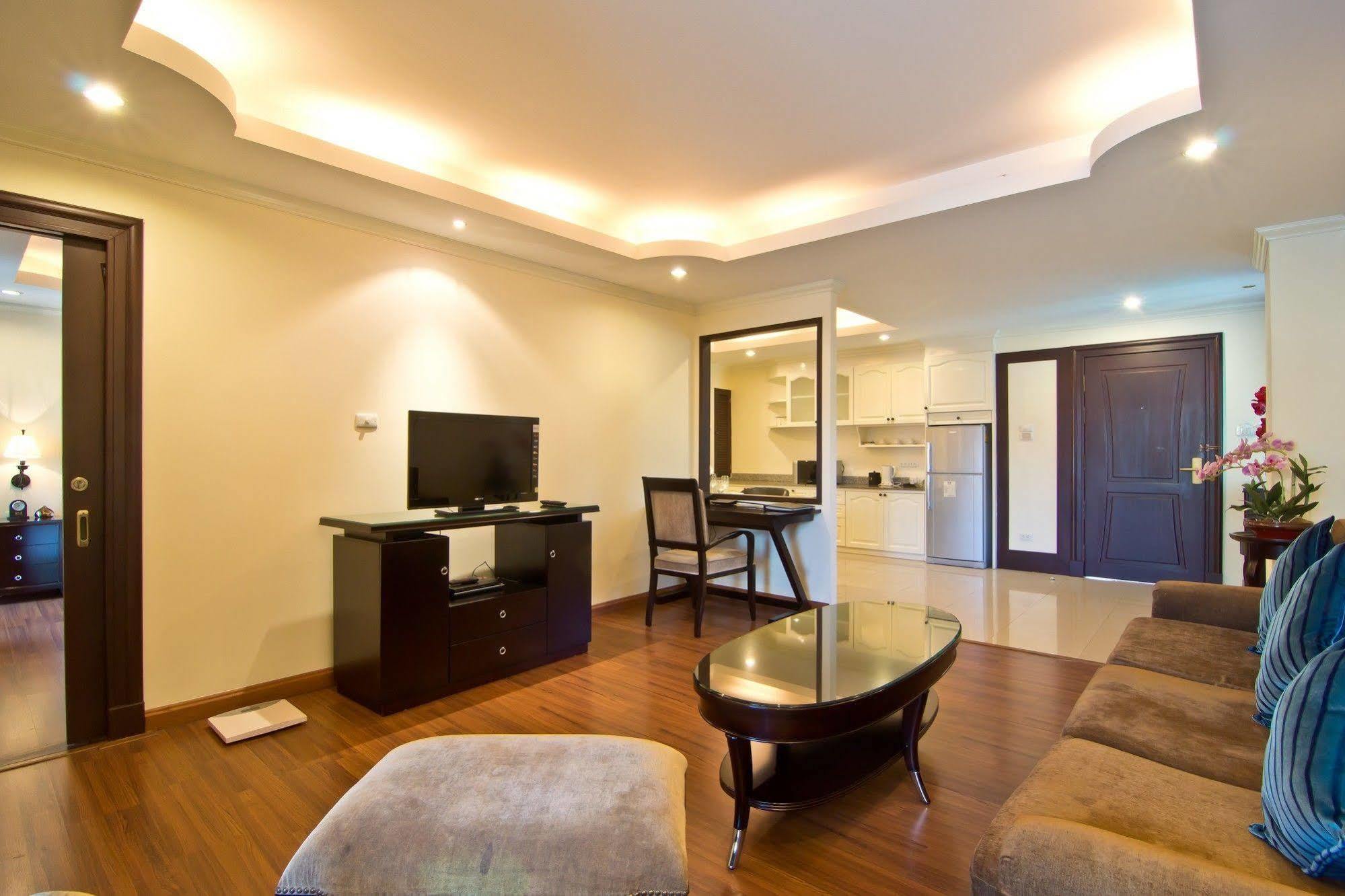 Lk Royal Suite Pattaya Exterior photo