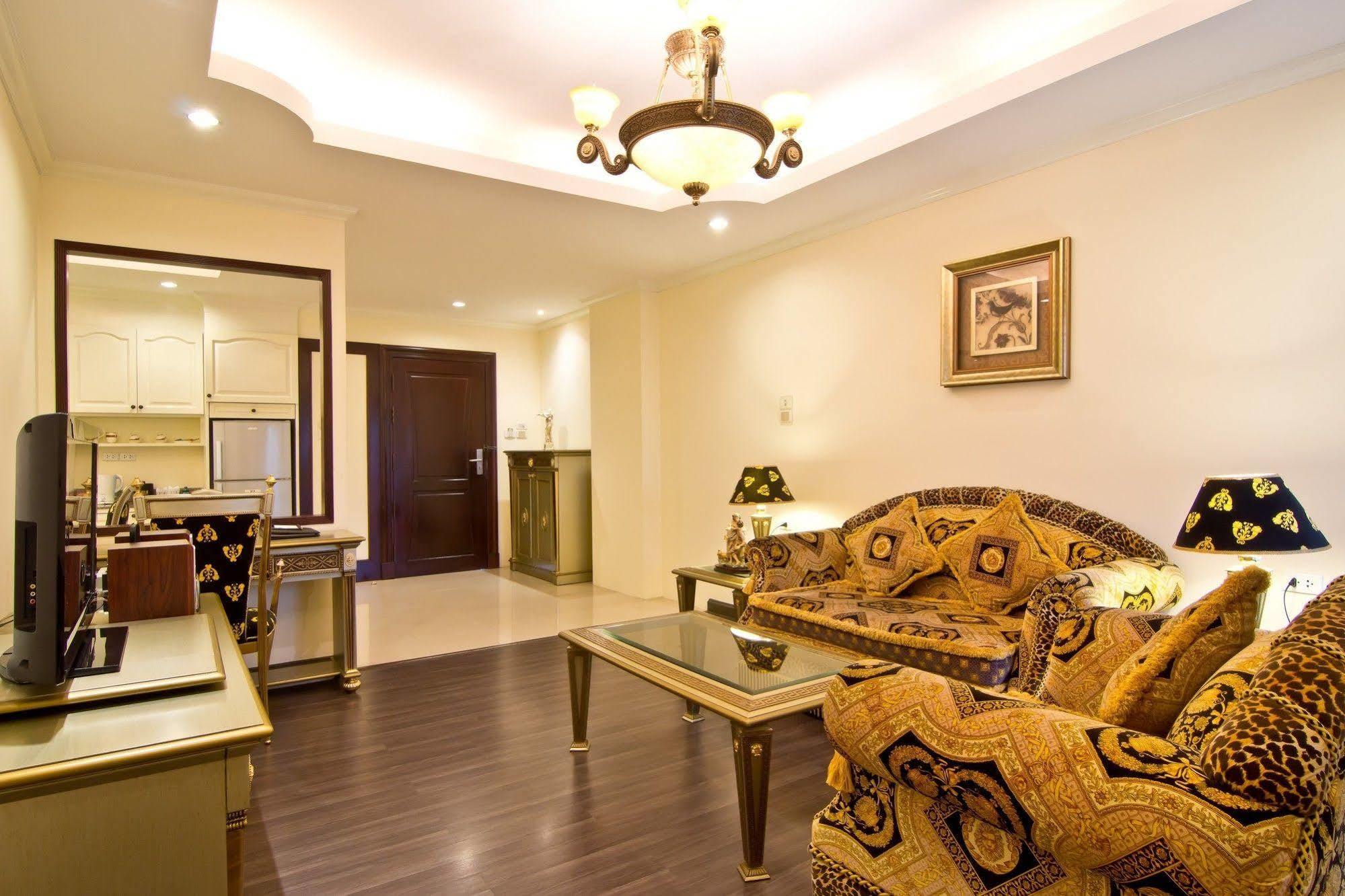 Lk Royal Suite Pattaya Exterior photo