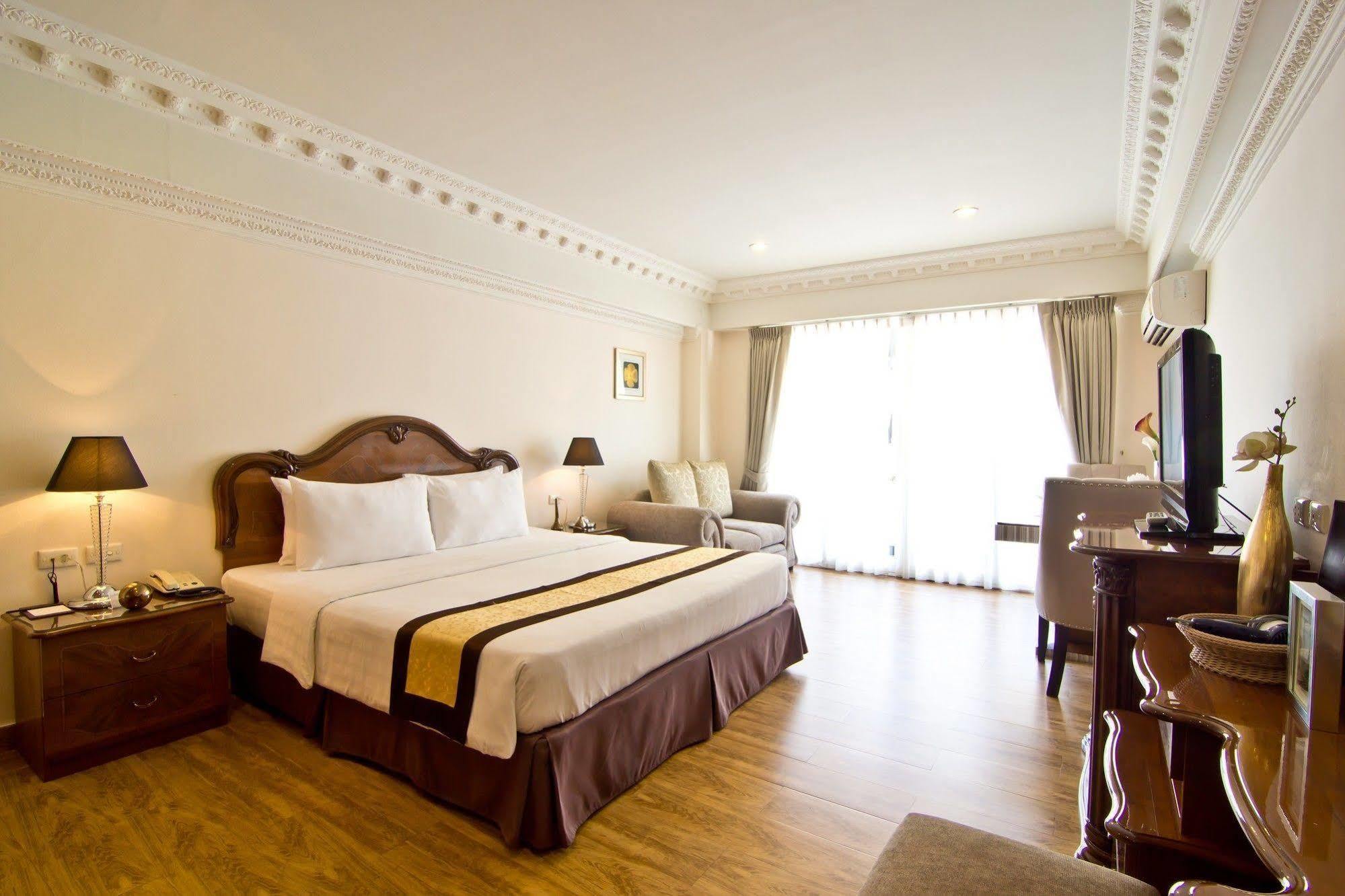 Lk Royal Suite Pattaya Exterior photo