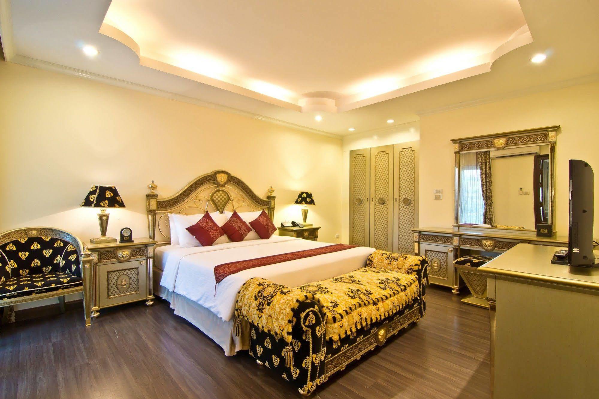 Lk Royal Suite Pattaya Exterior photo